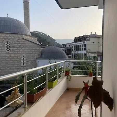 וילה Agalliu Center בראט